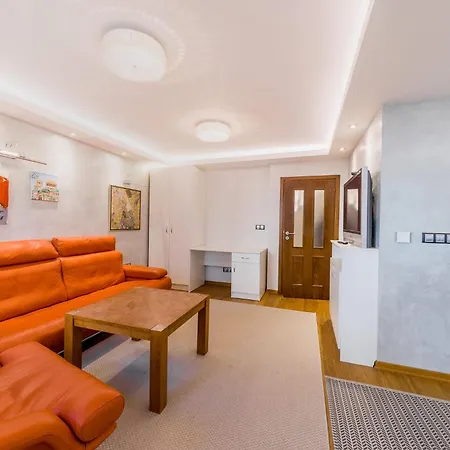 Signature - 1 Bedroom Sofia