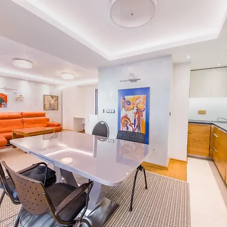 Signature - 1 Bedroom * Sofia